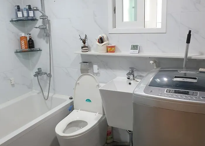 Jian House Отель типа "постель и завтрак" *