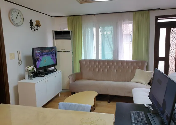 Jian House Отель типа "постель и завтрак" *